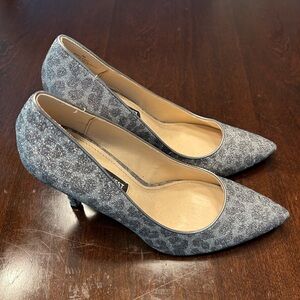 Nine West Gray Silver Glittery Leopard Print Heels Classic Stiletto Pumps